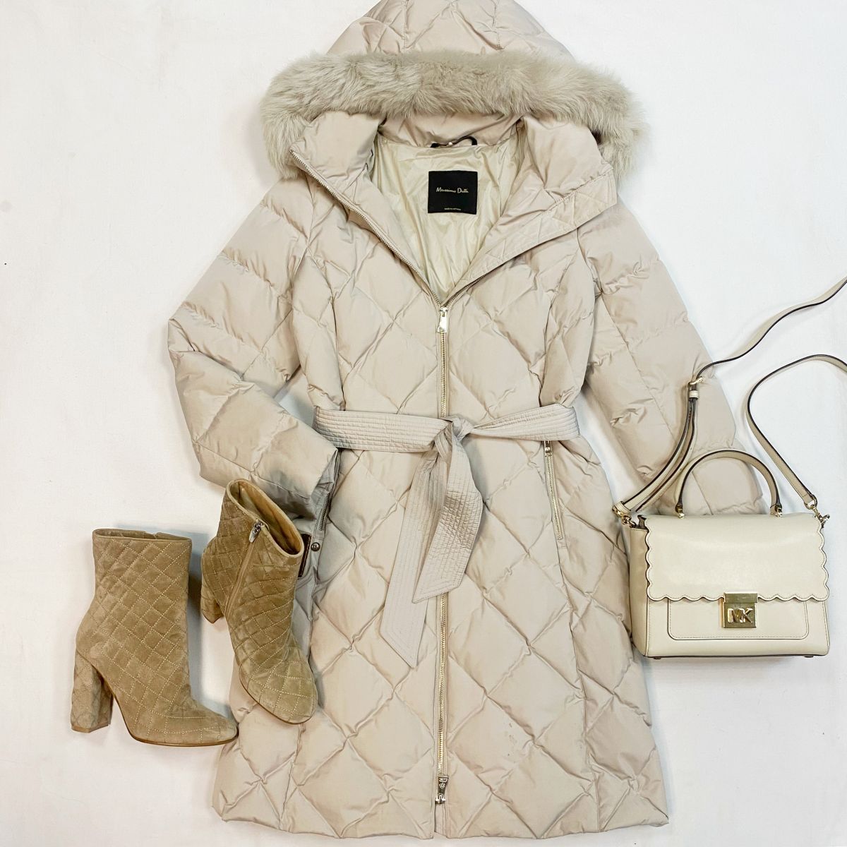 Пуховик Massimo Dutti размер XS цена 3 077 рубБотильоны Gianvito Rossi размер 38 цена 23 078 рубСумка Michael Kors