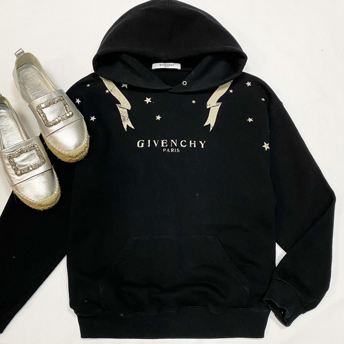 Толстовка Givenchy размер L цена 15 385 руб Эспадрильи Roger Vivier размер 38 цена 7 693 руб