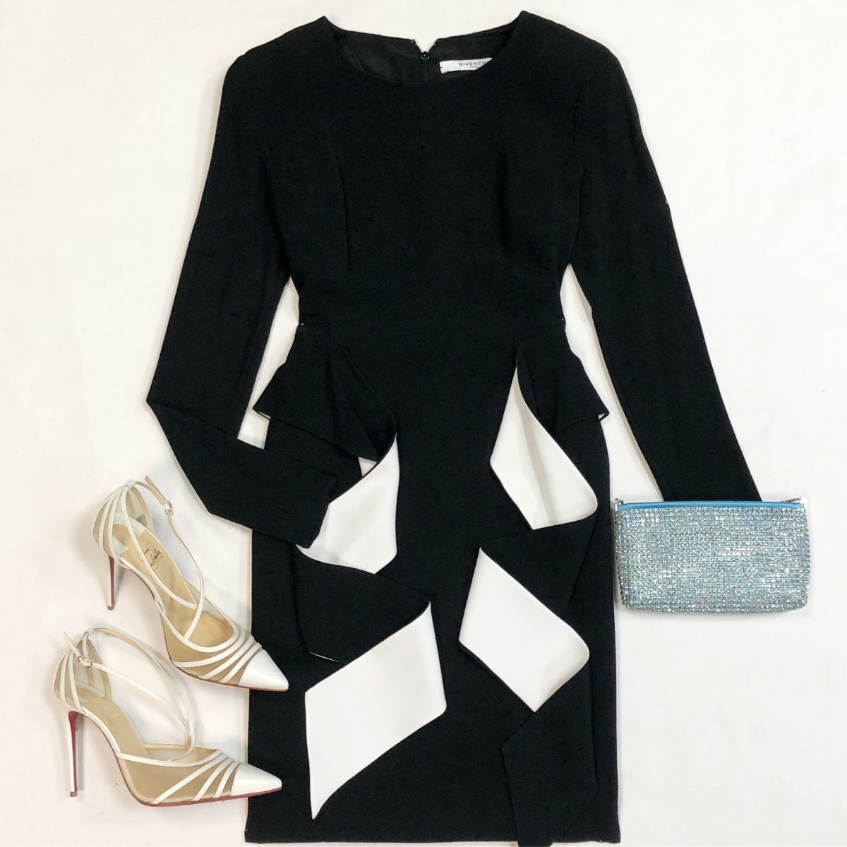 Платье Givenchy размер 38 цена 12 308 рубТуфли Louboutin размер 38.5 цена 15 385 рубСумка Escada