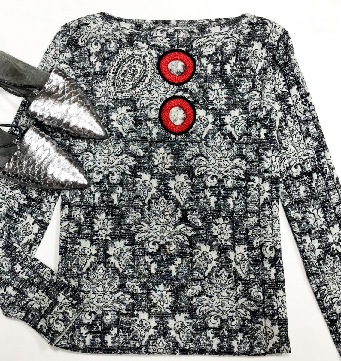 Кофта / люрекс/ Louis Vuitton размер M цена 15 655 рубМюли размер 37 цена 18 786 руб