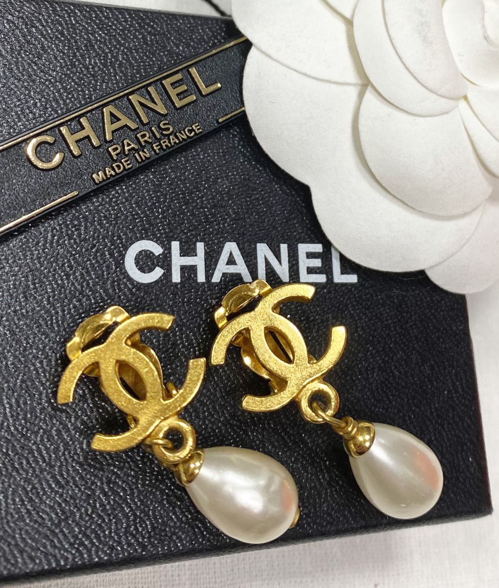Клипсы / винтаж / Chanel цена 70 448 руб / упаковка /