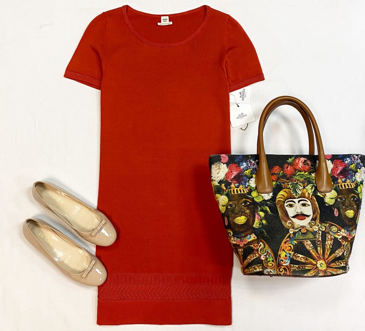 Платье Hermes размер 36 цена 38 463 руб
Балетки Prada размер 38 цена 10 770 руб
Сумка Dolce Gabbana 