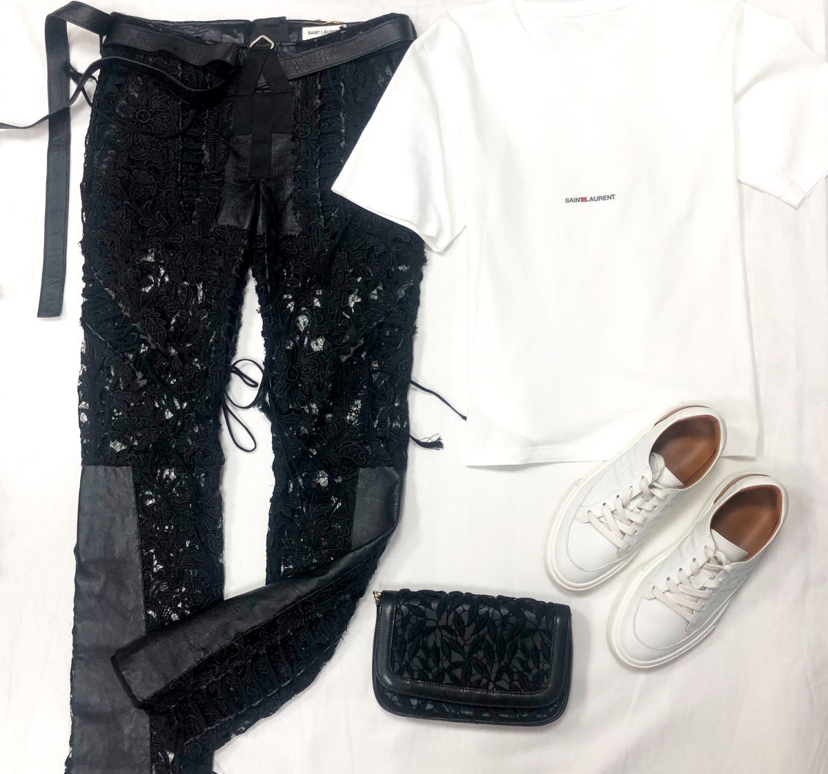 Футболка SAINT LAURENT размер S цена 7 828 руб 
Брюки SAINT LAURENT размер
S цена  15 655 руб 
Сумочка Blumarine