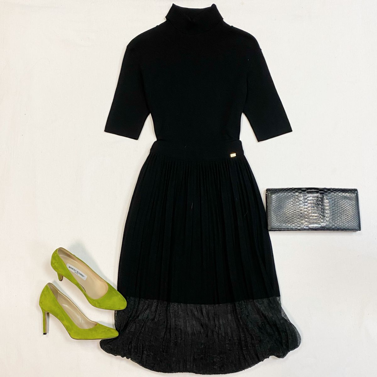 Платье Elisabetta Franchi размер 44 цена 7 693 рубТуфли Manolo Blahnik размер 37 цена 25 385 рубКлатч Dior