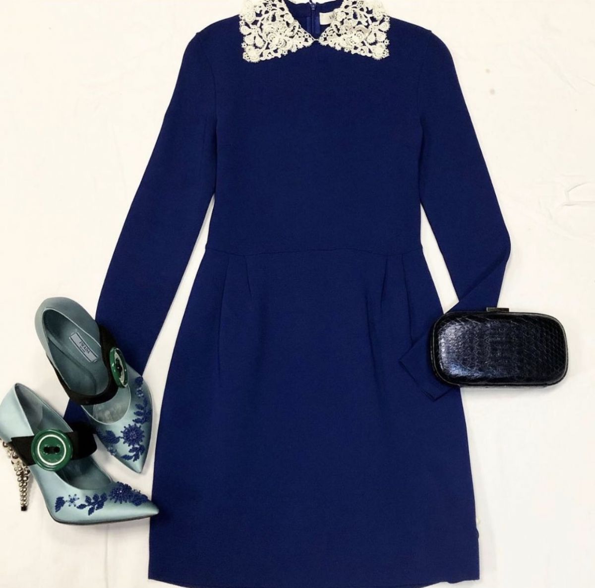 Платье Valentino размер S цена 18 463 руб Туфли Prada размер 38.5 цена 23 077 руб Клатч АnyaHidmarch  