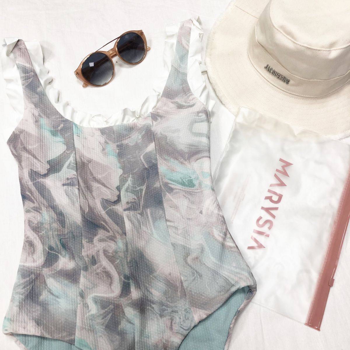 Купальник MARYSIA
Размер XS цена 10 959
Руб /новый в упаковке/ шляпа JCQUEMUS