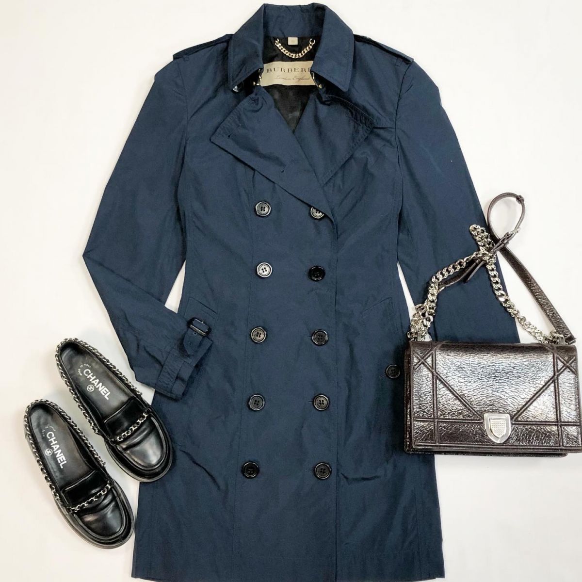 Плащ Burberry размер 40 цена 18 462 рубЛоферы Chanel размер 36 цена 30 770 рубСумка Dior