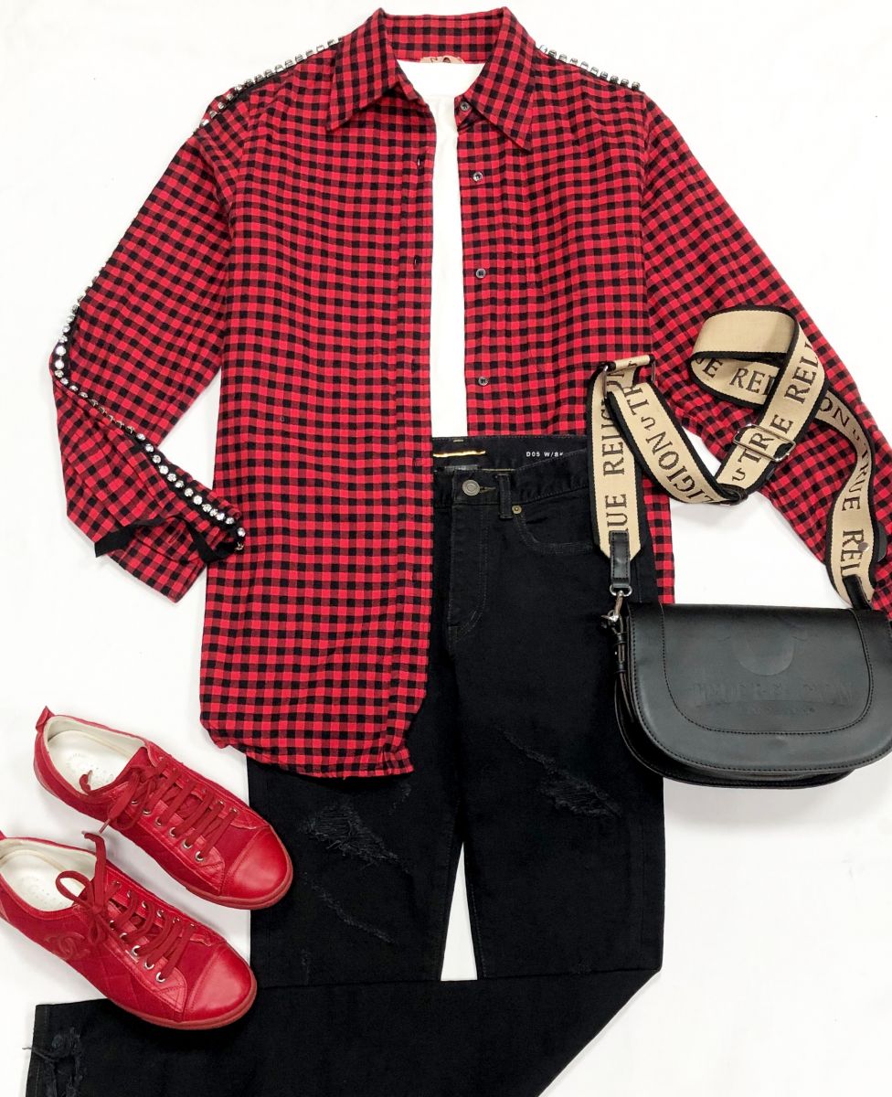 Рубашка /камни/ N21 размер 42 цена 7 828 руб
Брюки Saint Laurent размер 28 цена 10 959 руб
Кеды Chanel размер 39 цена 23 483 руб
Сумка Trussardi