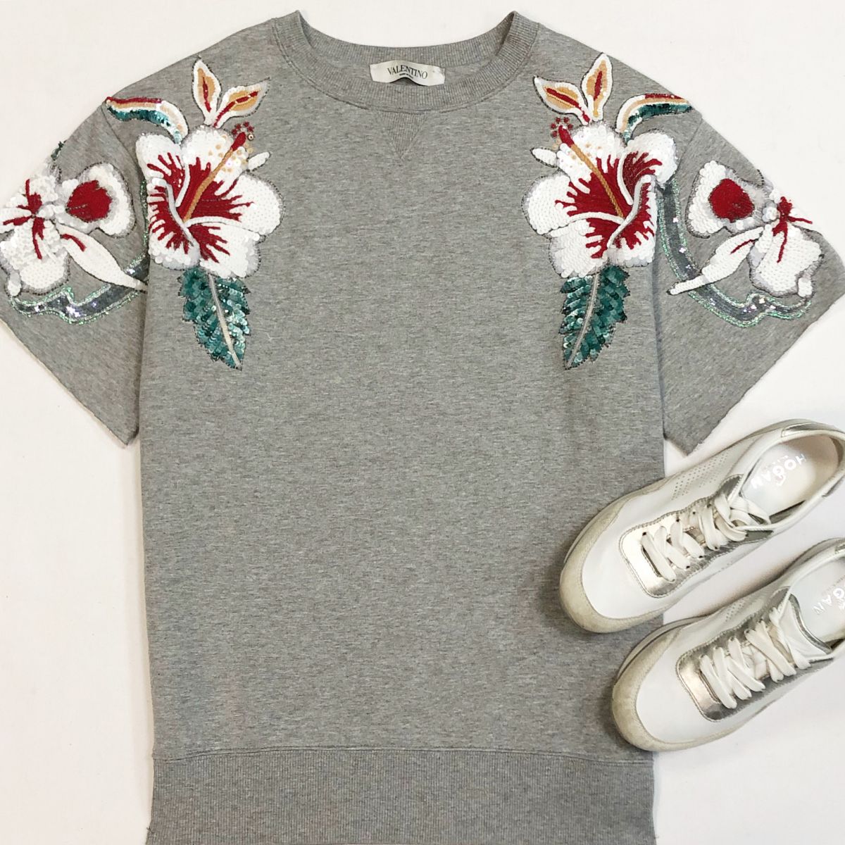 Толстовка/пайетки/ Valentino размер XS цена 15 385 рубКроссовки Hogan размер 37.5 цена 9 231 руб