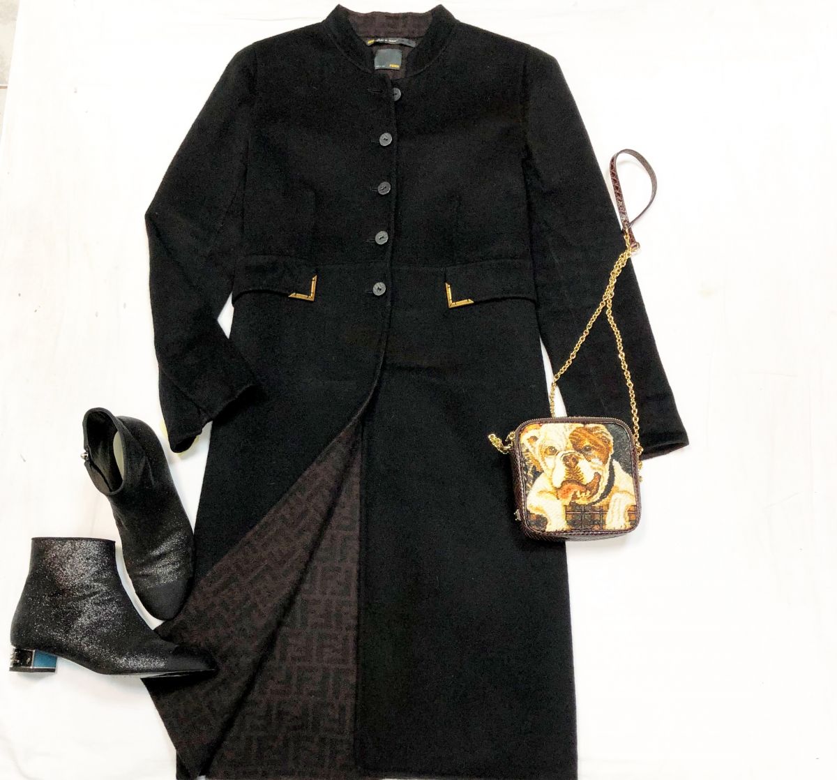 Пальто /кашемир/ FENDI размер 44 цена 18 462 руб 
Ботильоны CHANEL размер 38 цена 23 078 руб 
Сумка DOLCE GABBANA