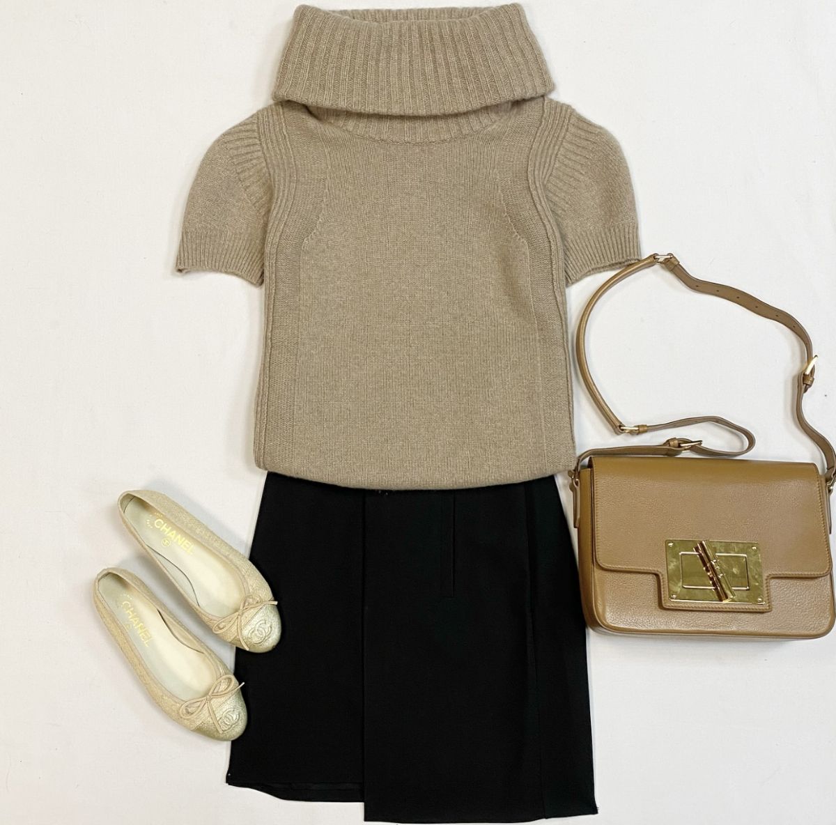 Кофта/кашемир/ Celine размер S цена 10 770 рубЮбка Gucci размер 40 цена 6 154 рубБалетки Chanel размер 35 цена 15 385 рубСумка Tom Ford