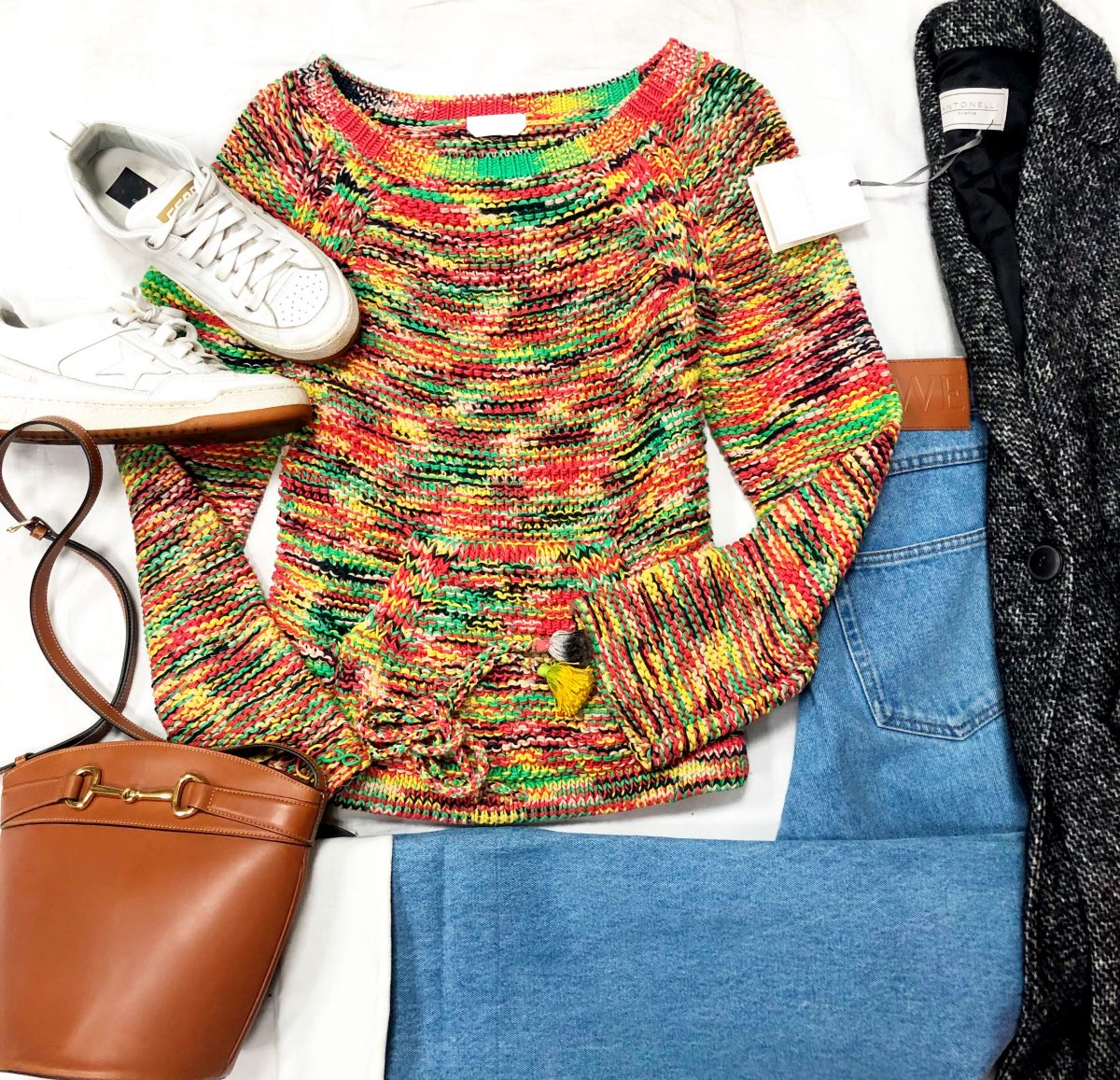 Свитер Chloe размер S цена 7 828 руб 
Джинсы Loewe размер 38 цена 39 138 руб 
Кеды Golden Goose brand deluxe размер 38 цена 7 828 руб 
Жакет ANTONELLI размер 38 цена 46 965 руб /новый с ценником/ 
Сумка Celine
