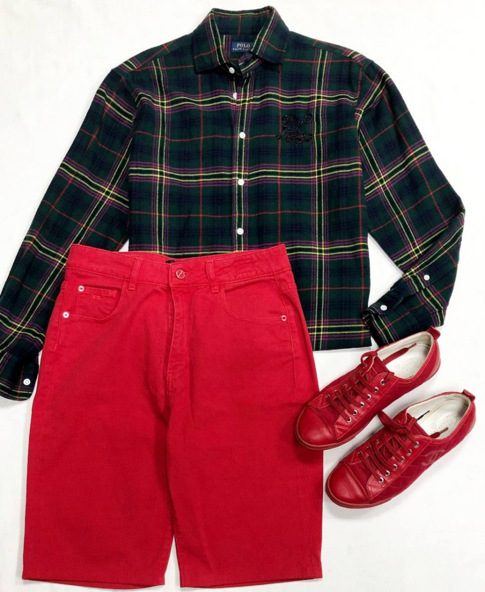 Шорты Keton размер 44 цена 31 310 руб
Рубашка Ralph Lauren размер 2 цена 12 524 руб
Кеды Chanel размер 39 цена 23 483 руб