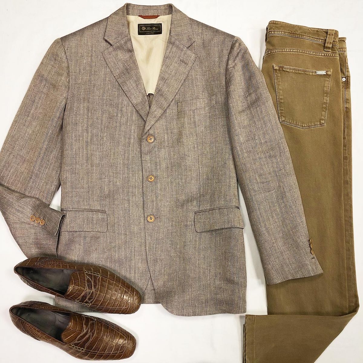 Пиджак / лён / Loro Piana  размер 52 цена 23 078 руб Джинсы Loro Piana  размер 54 цена 9 231 руб Лоферы / крокодил / Bottega Veneta 