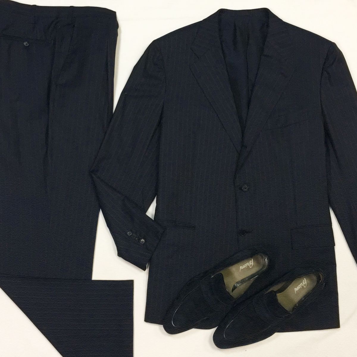 mechtamen Костюм KITON  размер 54 цена 15 385 рубТуфли BRIONI  размер 45 цена 15 385 руб