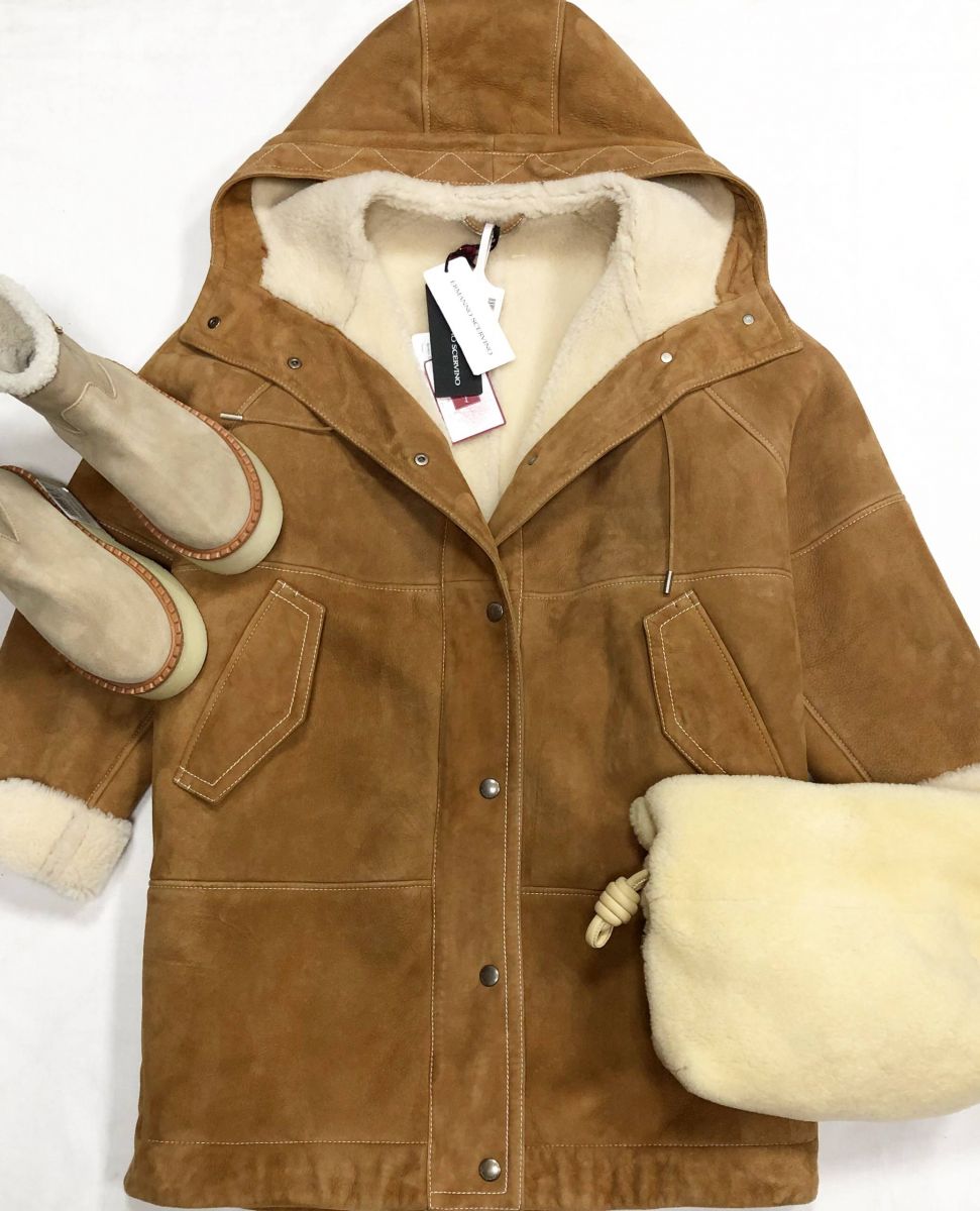 Дублёнка ERMANNO SCERVINO размер 46 цена 109 585 руб/ с биркой/ Ботинки Prada размер 38 цена 93 930 рубСумка Loewe