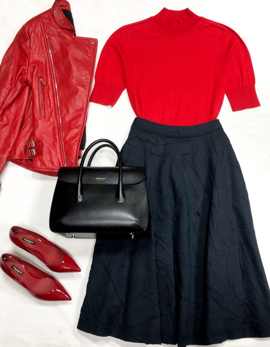 Кофта Jil  Sander размер 42 цена 15 655 руб
Юбка Jil Sander размер 38 цена 18 786 руб
Туфли Dolce Gabbana размер 37 цена 31 310 руб
Сумка Giorgio Armani