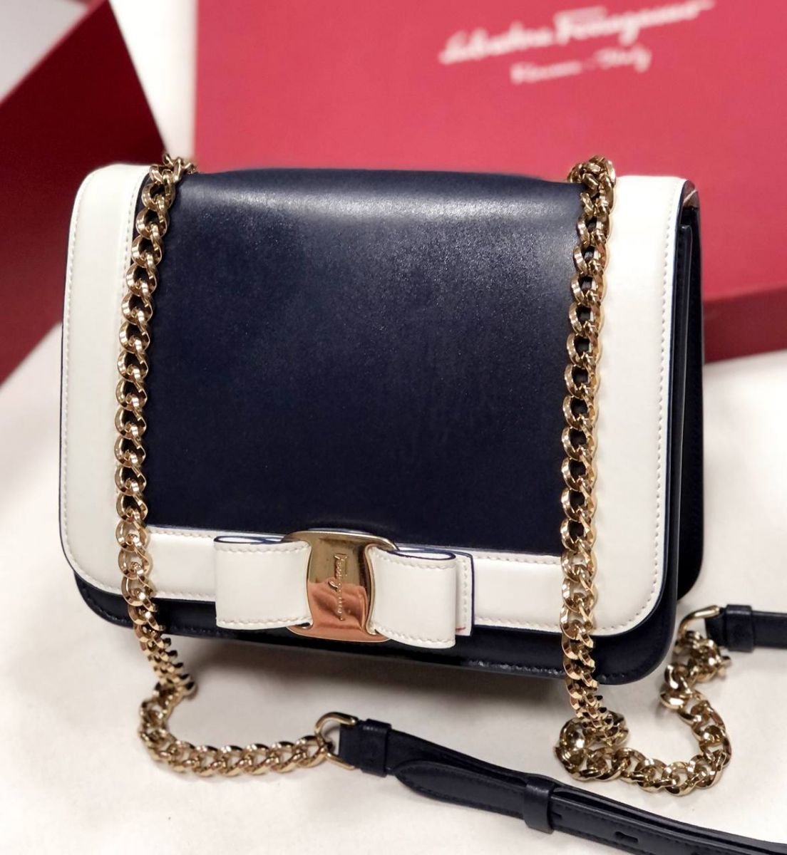 Сумка Salvatore Ferragamo размер 19/15 цена 23 483 руб 