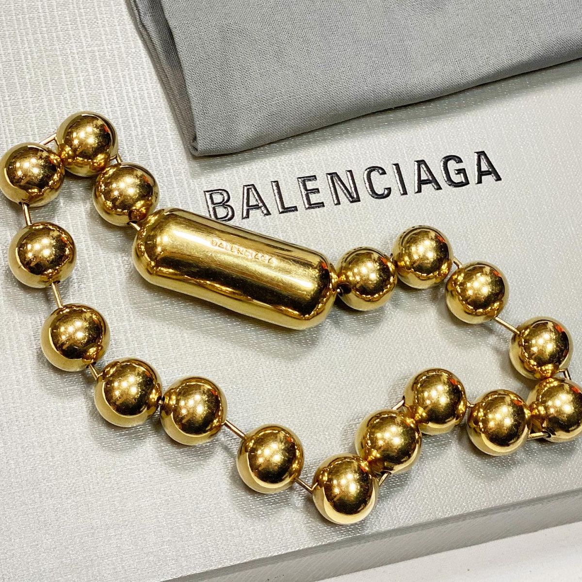 Колье Balenciaga цена 15 385 руб 