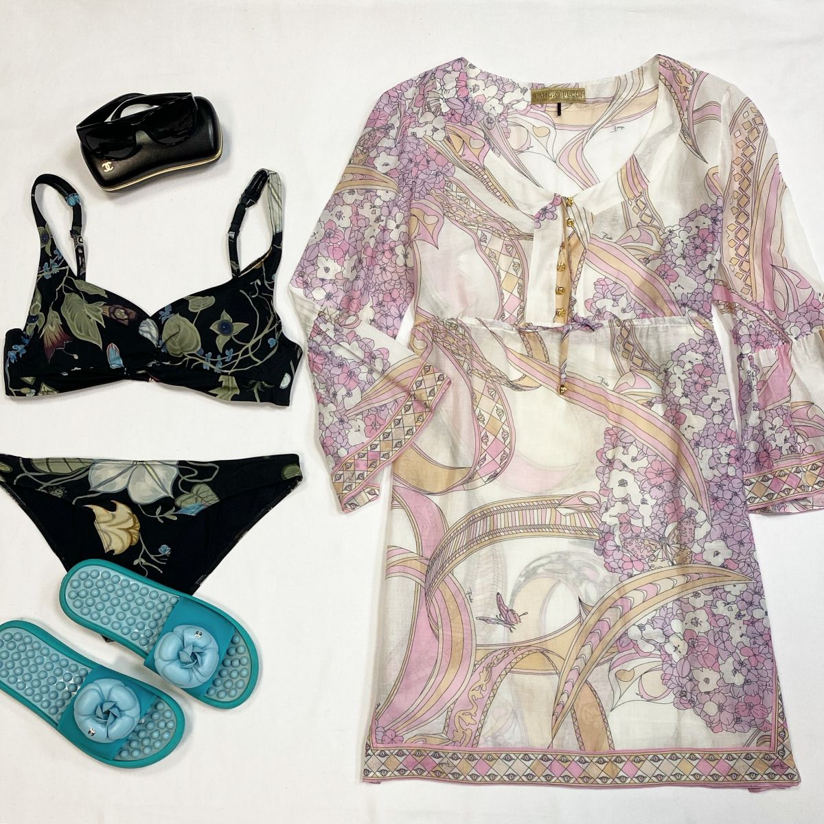 Купальник Gucci размер L цена 3 077 рубТуника Emilio Pucci размер 44 цена 3 077 рубСабо Chanel размер 37 цена 23 078 руб