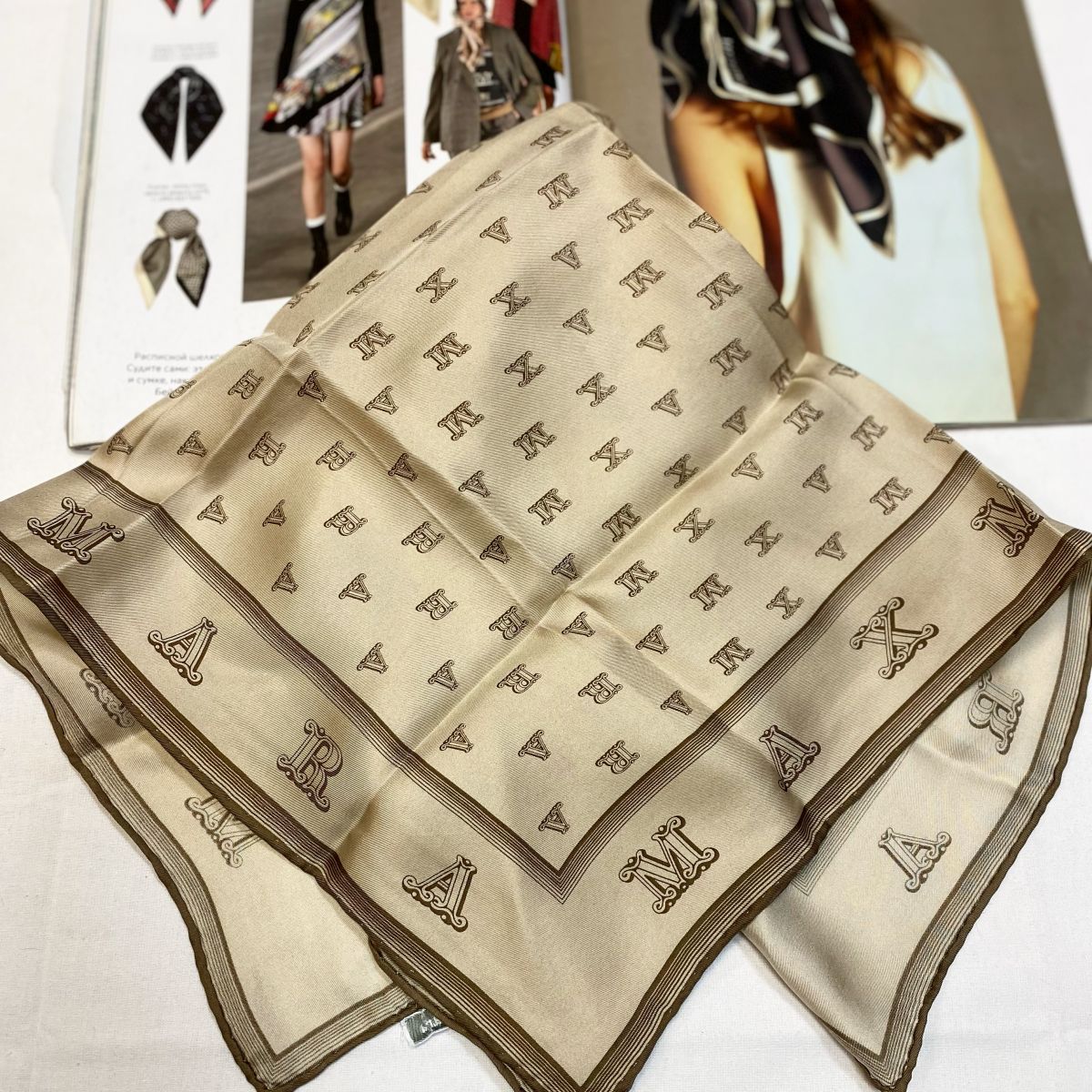 Платок /шёлк/ Max Mara  размер 50/50 цена 3847 руб 
