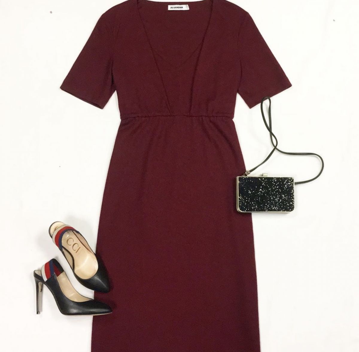 Платье JIL SANDER  размер 42 цена 10 770 рубТуфли GUCCI размер 37.5 цена 15 385 рубСумка SALVATORE FERRAGAMO 