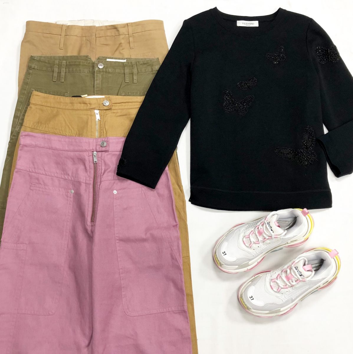 Толстовка /бисер / Valentino размер L цена 31 310 руб
Брюки Golden Goose / Isabel Marant размер 36/40/ M цена по 7 828 руб
Кроссовки Balenciaga размер 37 цена 46 965 руб