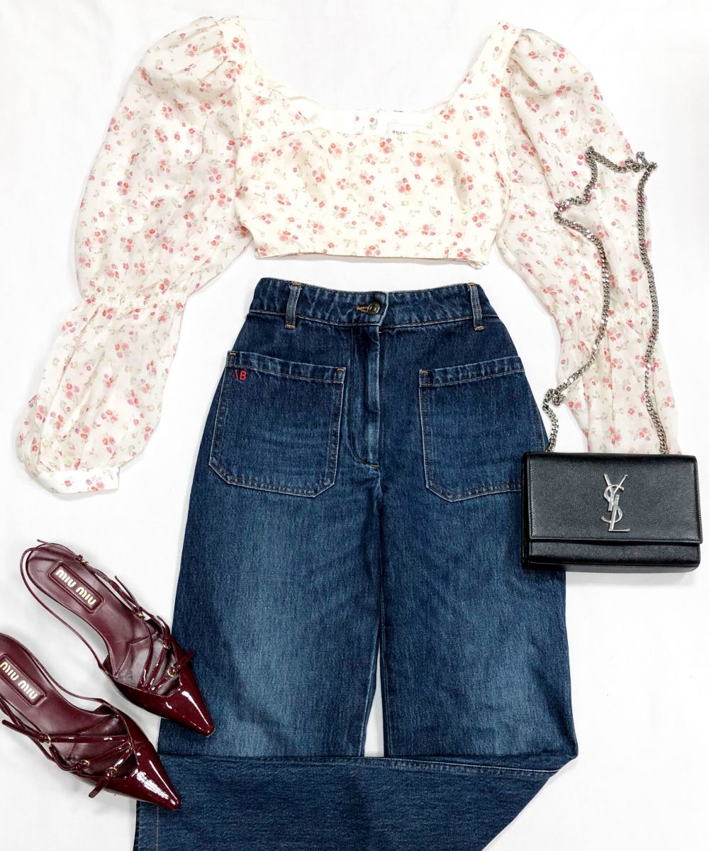 Топ Roses Lace размер 38 цена 10 959 руб
Джинсы Victoria Beckham размер 26 цена 10 959 руб
Босоножки Miu Miu размер 39.5 цена 23 483 руб
Сумочка Saint Laurent