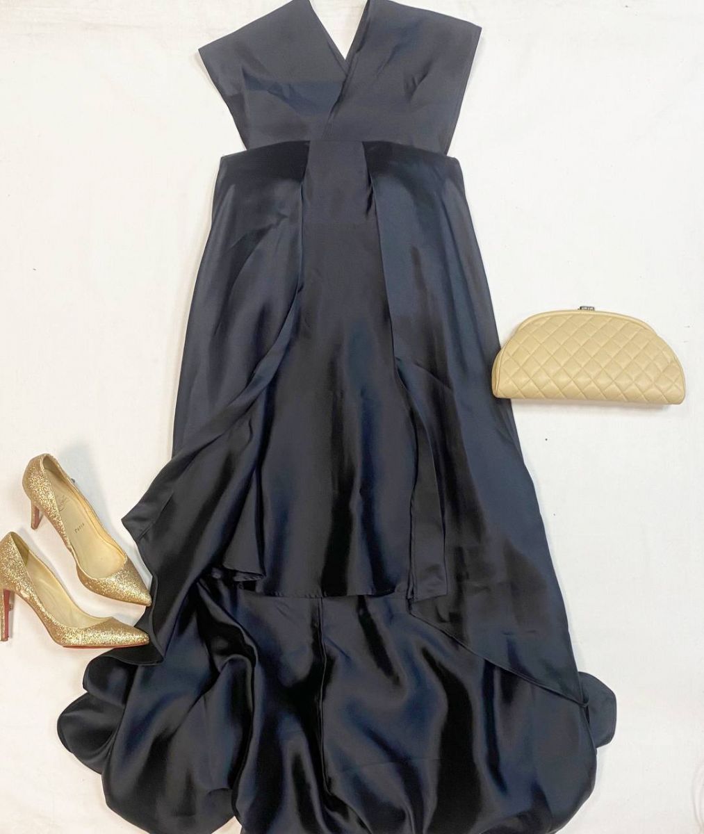 Платье Tara Jarmon размер 36 цена 16 924 руб
Туфли Louboutin размер 39.5 цена 7 693 руб
Клатч Chanel