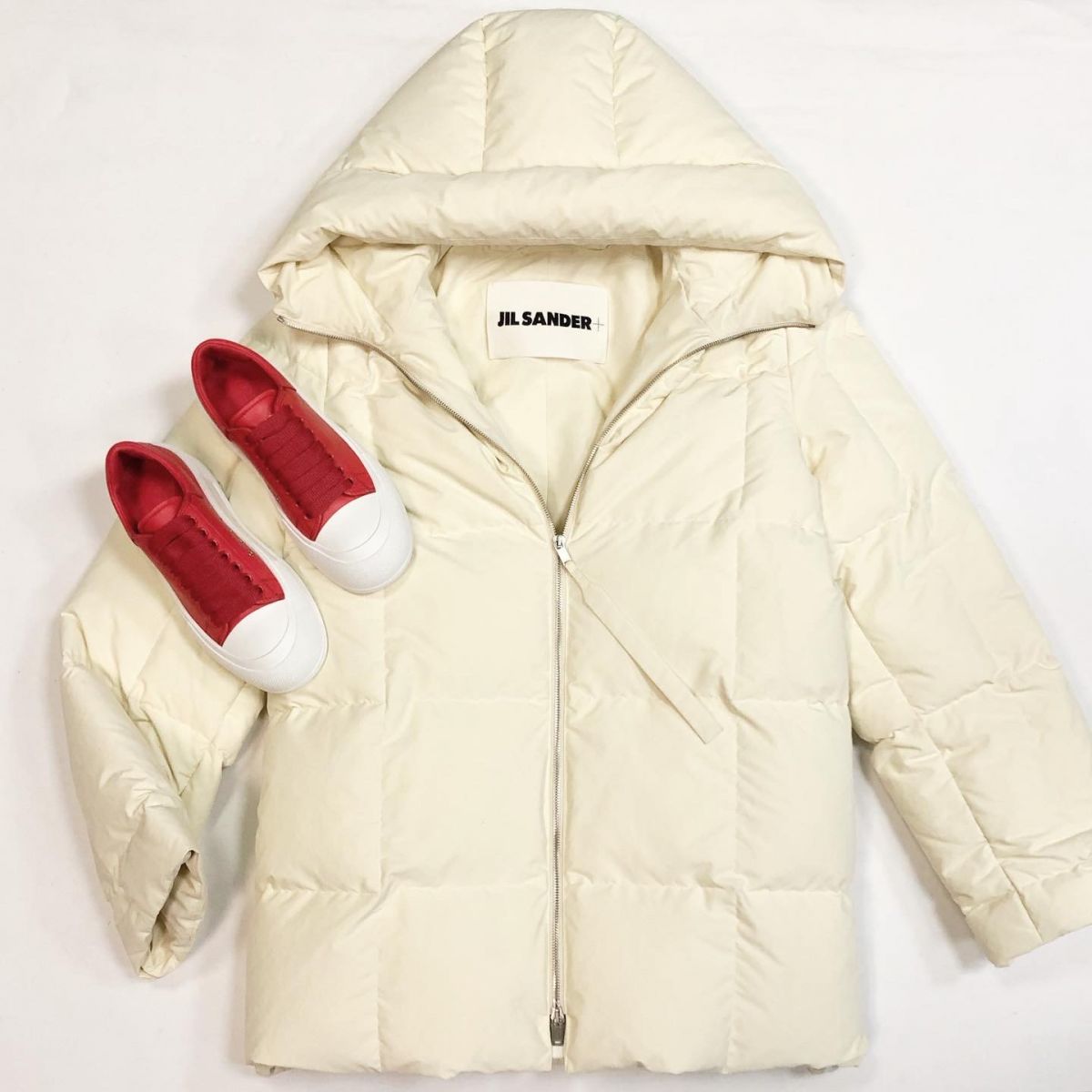 Пуховик Jil Sander размер 36 цена 107 693 рубКеды Alexander Mqueen размер 36.5 цена 26 155 руб