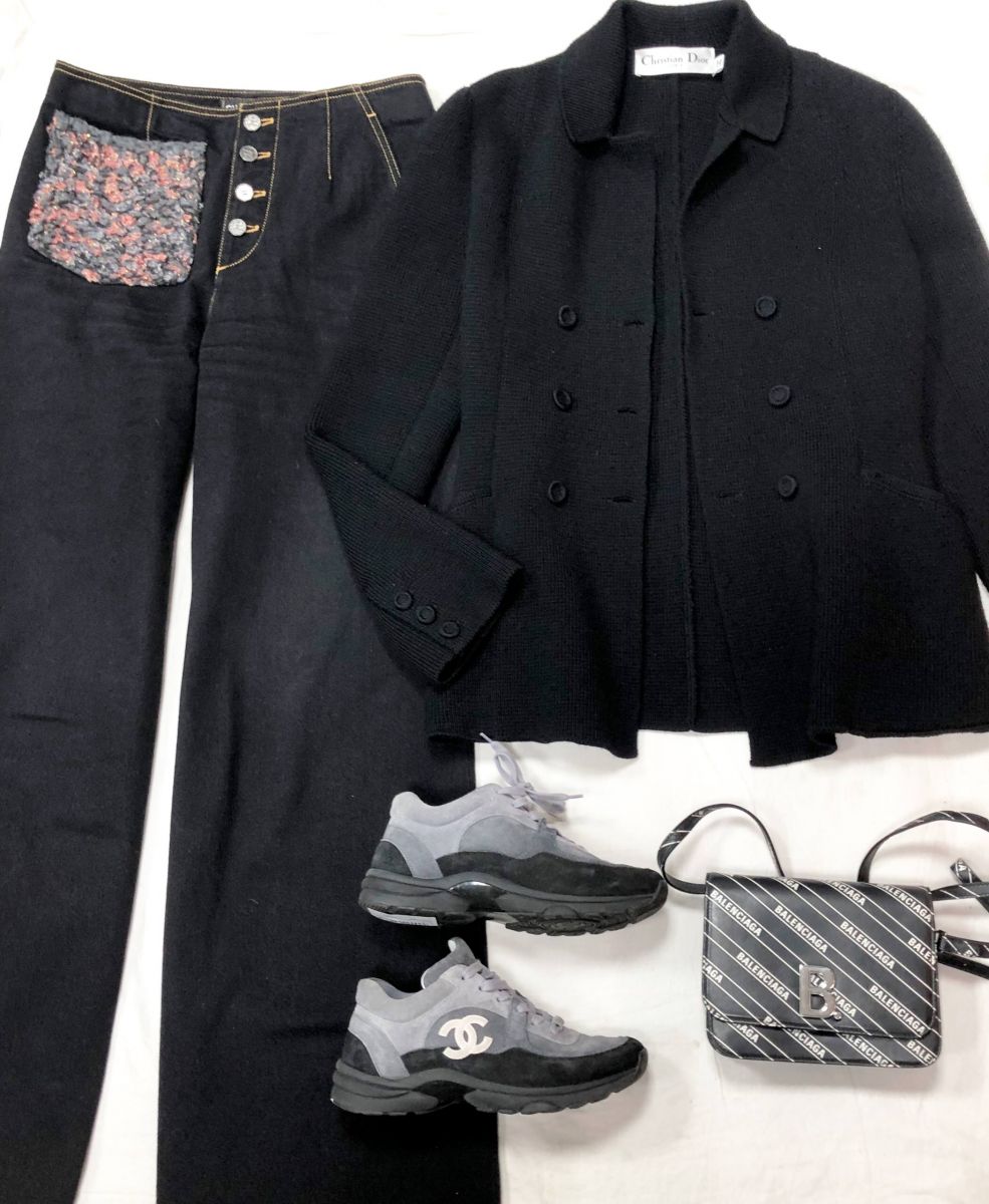 Жакет Christian Dior размер 42/46 цена 109 595 руб 
Джинсы Chanel размер 40 цена 62 620 руб 
Кросовочки Chanel размер 37 цена 31 310 руб 
Сумочка Balenciaga