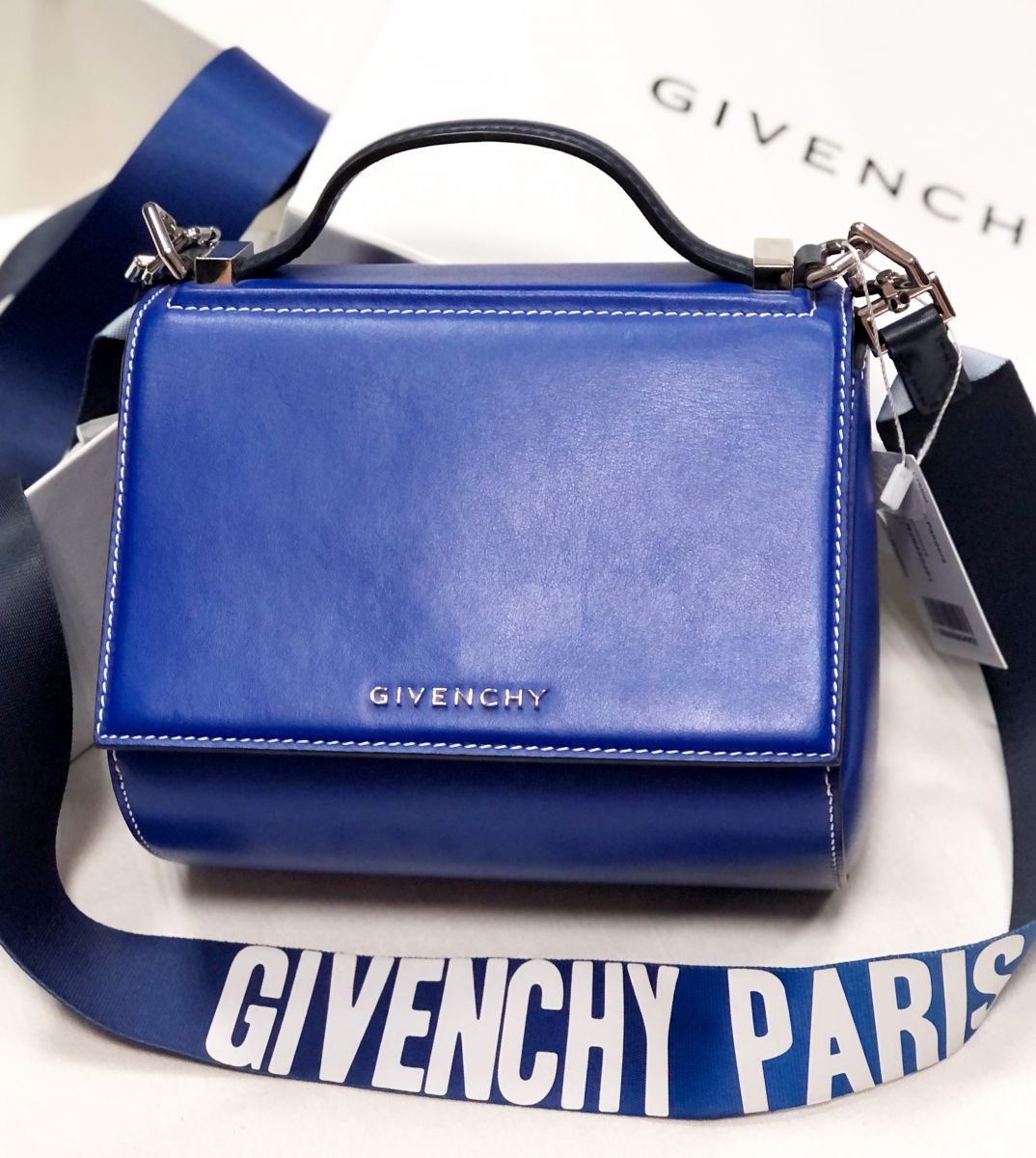 Сумочка Givenchy размер 18/16 цена 46 965 руб
