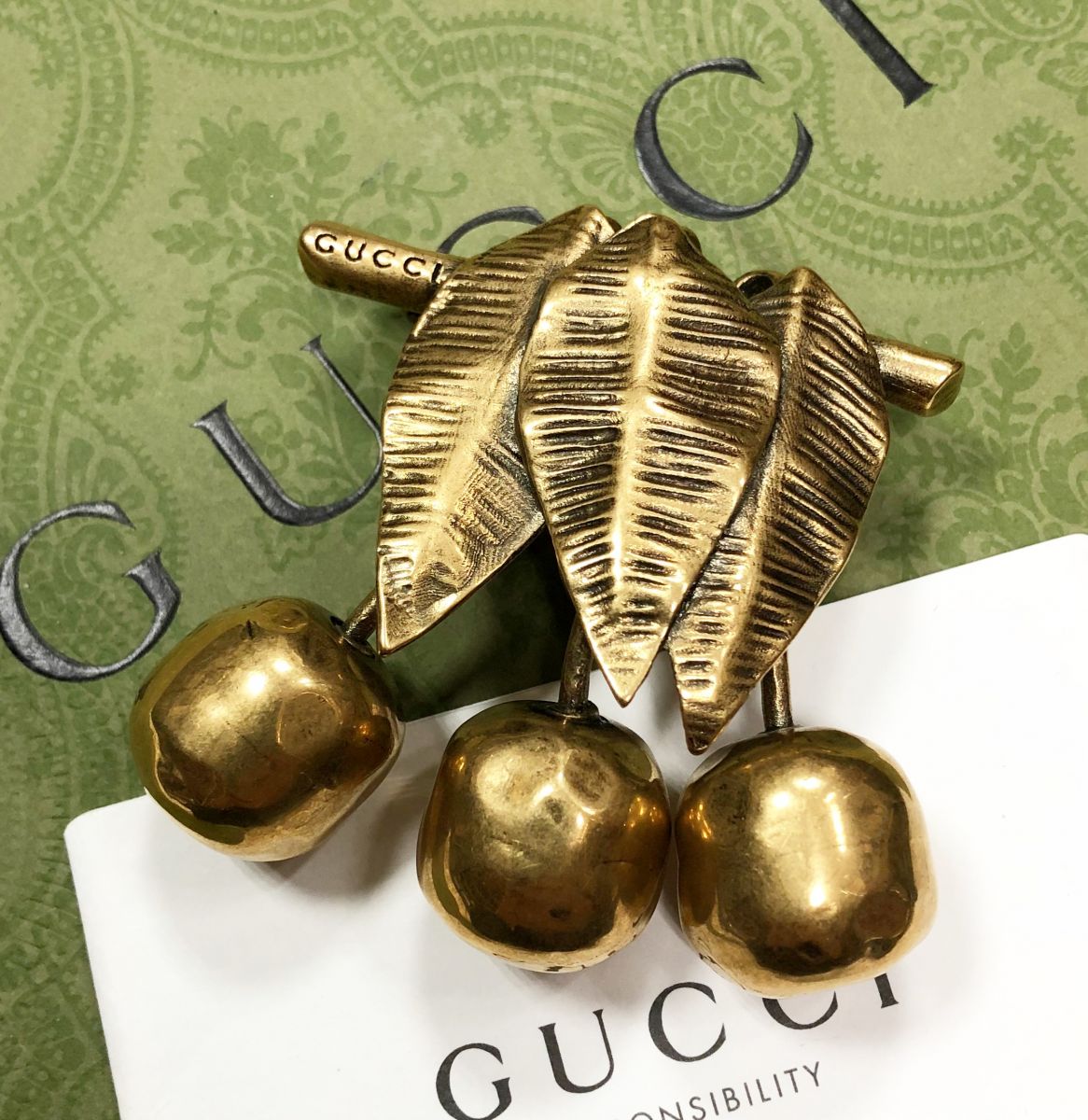Брошка Gucci цена 15 655 руб