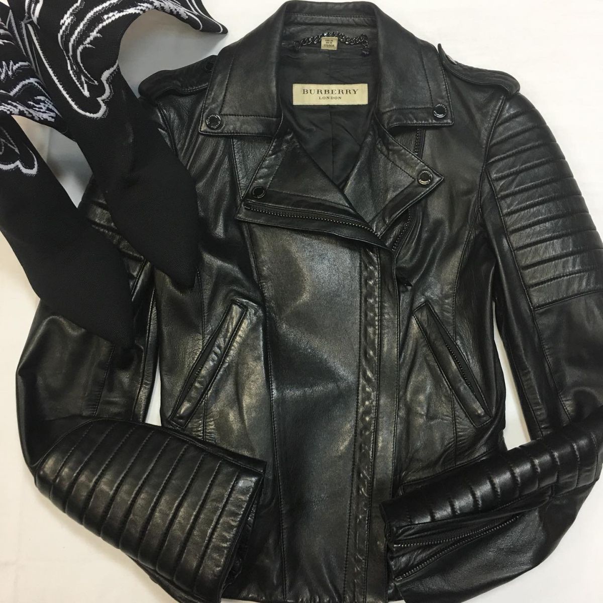 Куртка - косуха Burberry  размер 36 цена 30 770 руб 