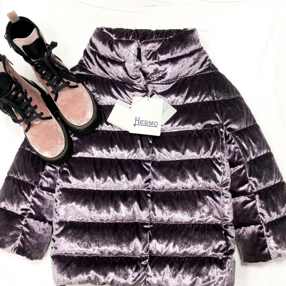 Куртка /бархат/ Herno размер 44 цена 31 310 руб /новая с ценником/