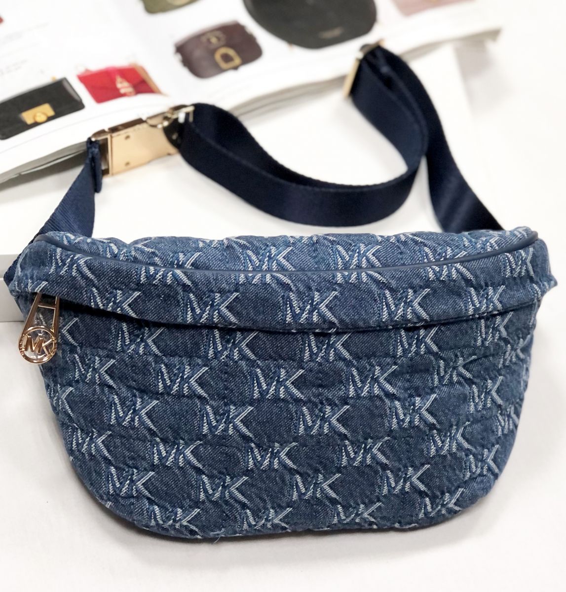 Сумка Michael Kors размер 24/14 цена 9 393 руб
