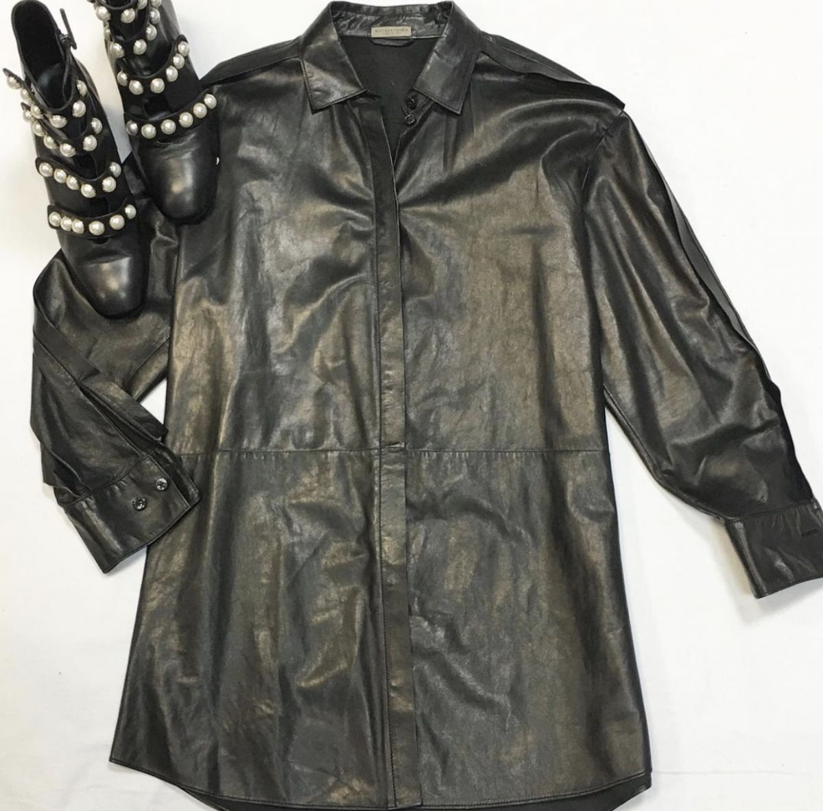 Рубашка /кожа/ Bottega Veneta  размер 40 цена 23 078 руб