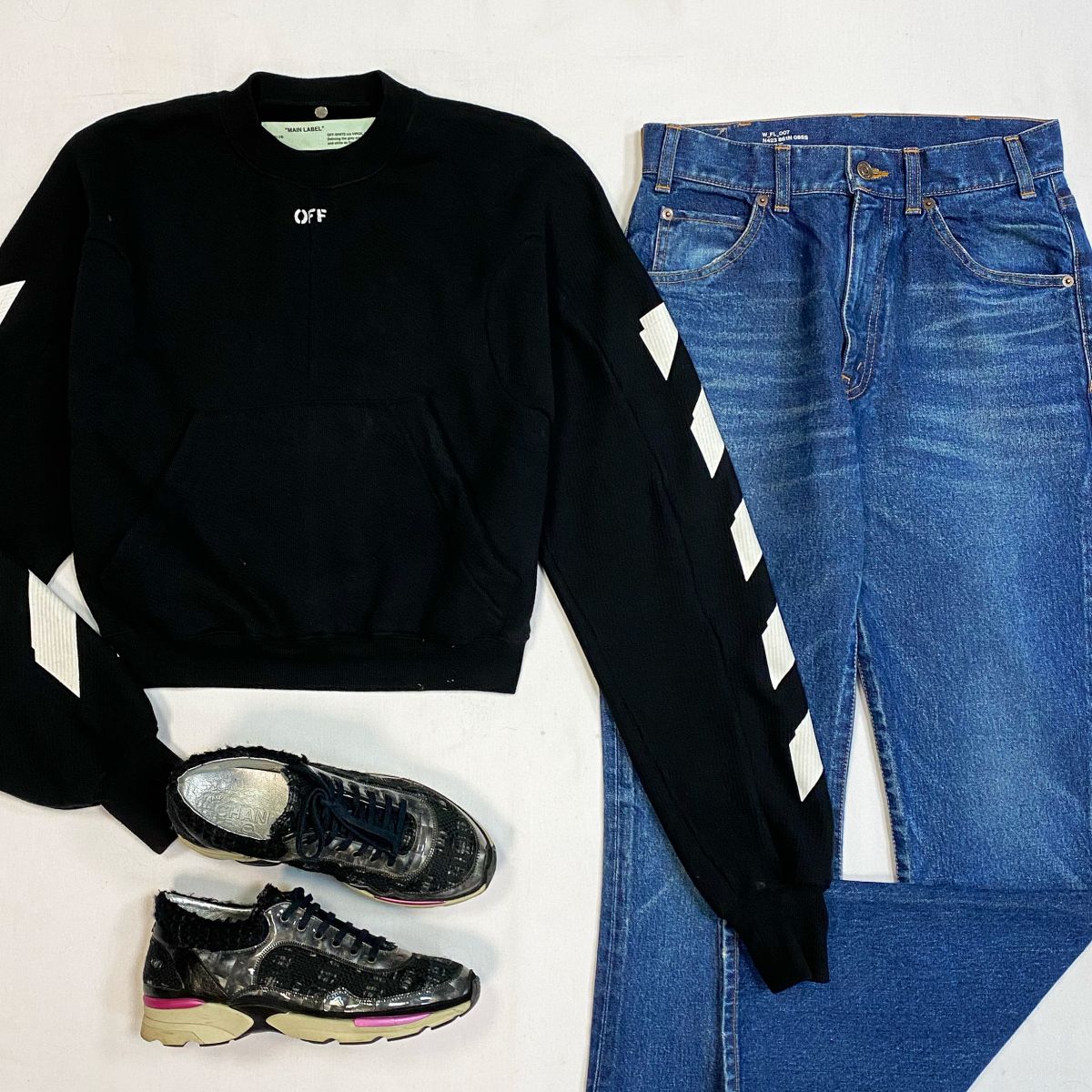 Толстовка Off White размер XS цена 10 770 руб Джинсы Celine размер 28 цена 15 385 рубКроссовки Chanel размер 37.5 цена 18 463 руб