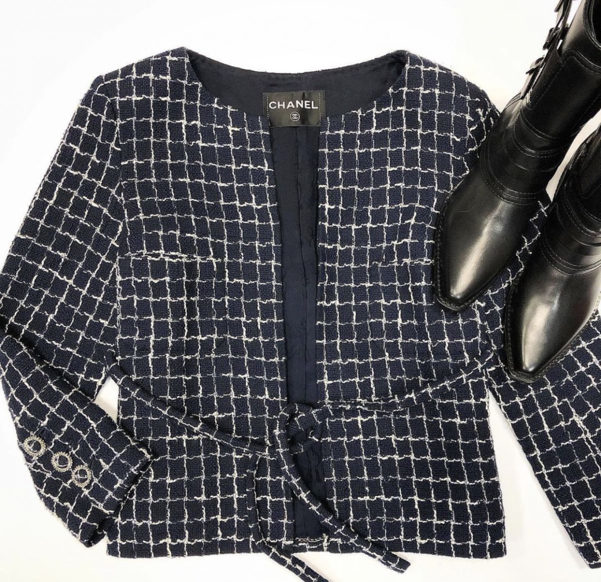 Жакет Chanel  размер 40 цена 46 155 руб Ботинки Christian Dior 