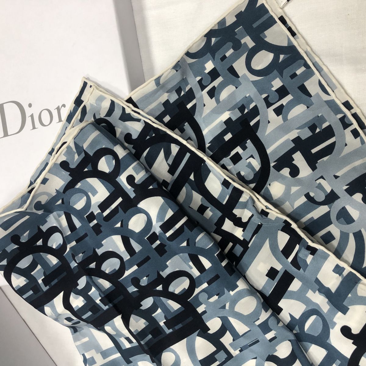 Платок DIOR цена 15 655 руб