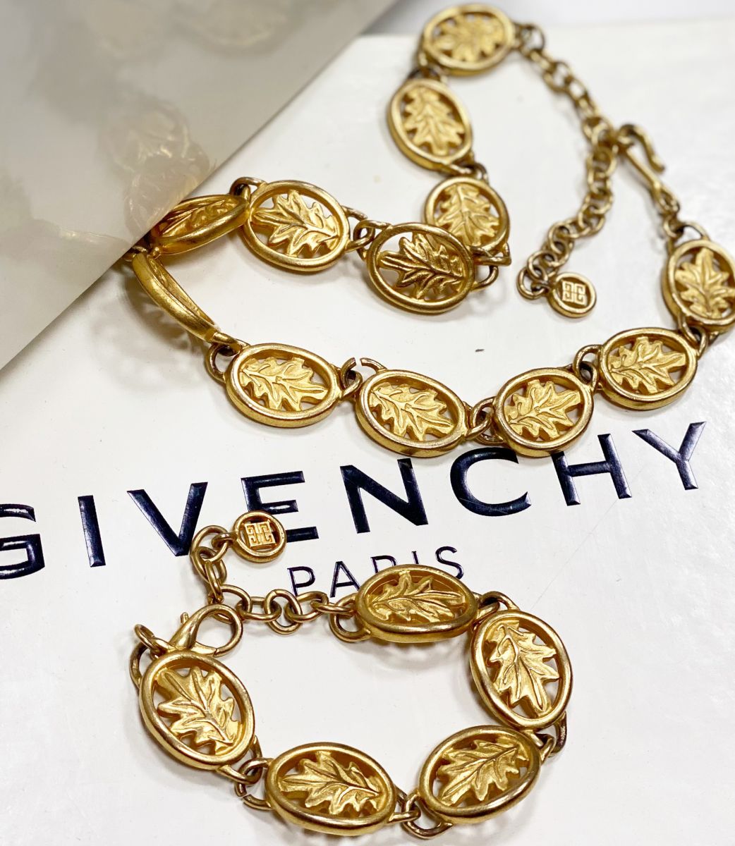 Колье Givenchy цена 15 655 руб 
Браслет Givenchy цена 15 655 руб 