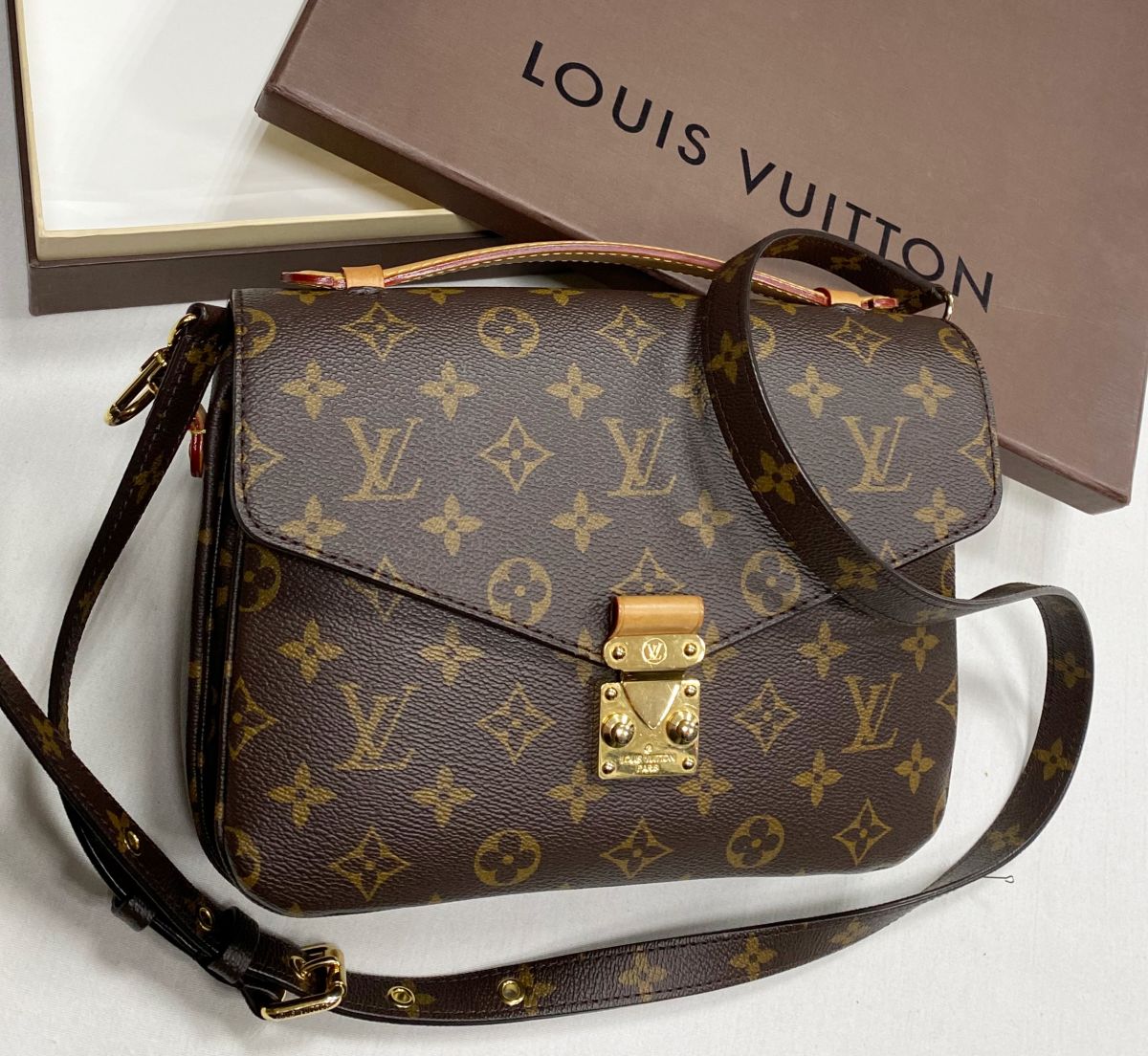 Сумка Louis Vuitton размер 25/18 цена 78 275 руб
