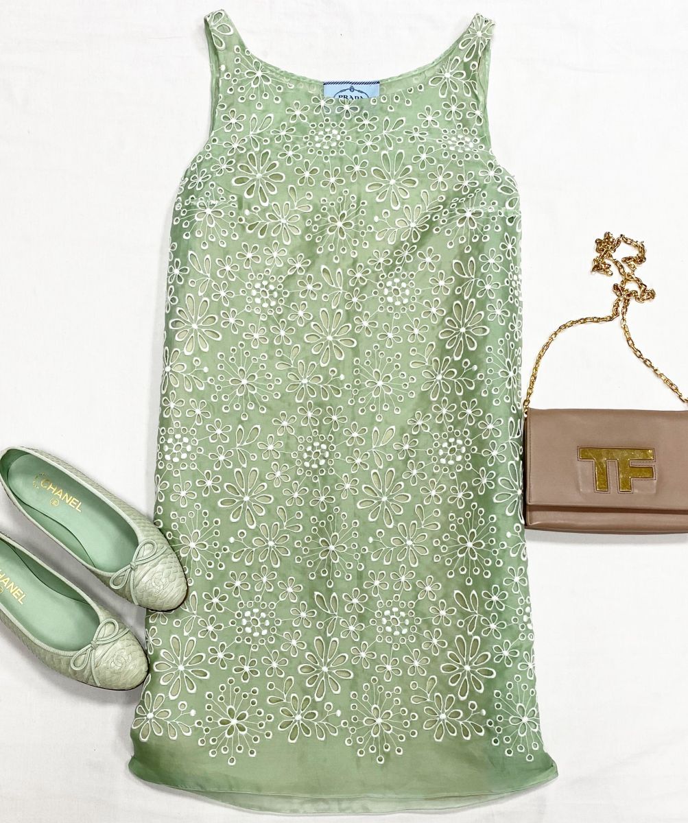 Платье/ вышивка/ Prada размер 42 цена 15 655 рубБалетки Chanel размер 38 цена 39 138 рубСумка Tom Ford