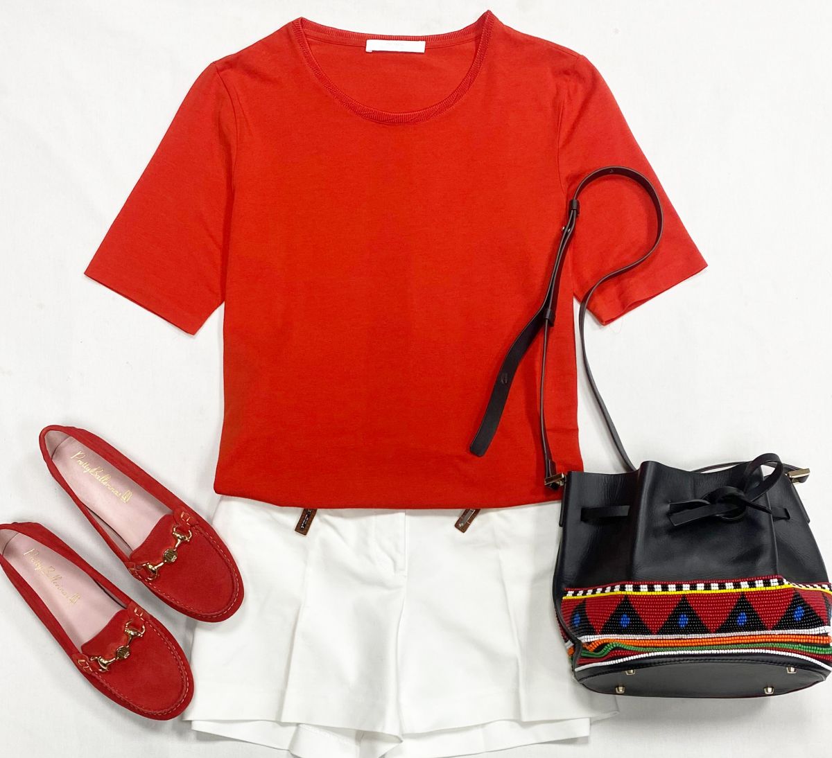 Футболка Weekend/Max Mara / размер 38 цена 3 077 руб
Шорты Burberry размер 6/8 цена 2 308 руб
Лоферы Bottega Veneta размер 38 цена 15 385 руб
Сумка Max Mara 