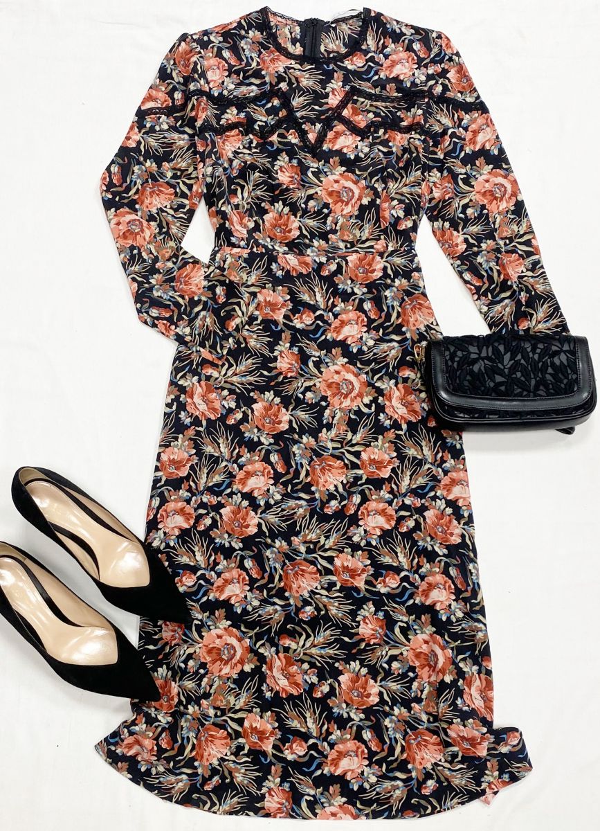 Платье Sandro размер 3 цена 6 262 руб
Туфли Gianvito Rossi размер 40.5 цена 15 655 руб
Сумочка Blumarine 