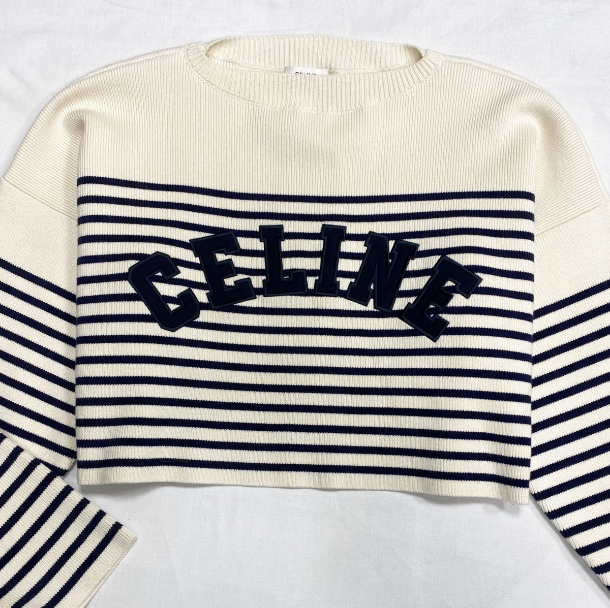 Кофта Celine размер XS цена 46 965 руб
Кеды Hermes размер 39.5 цена 78 275 руб