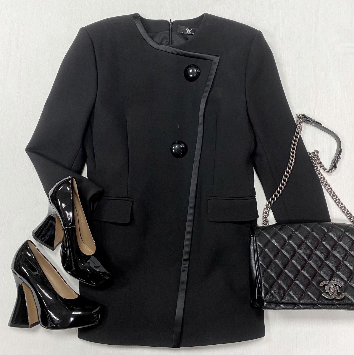 Платье Maison Bohemique размер 36 цена 46 965 руб Туфли Maison Martin Margiela размер 40 цена 78 275 руб Сумка Chanel