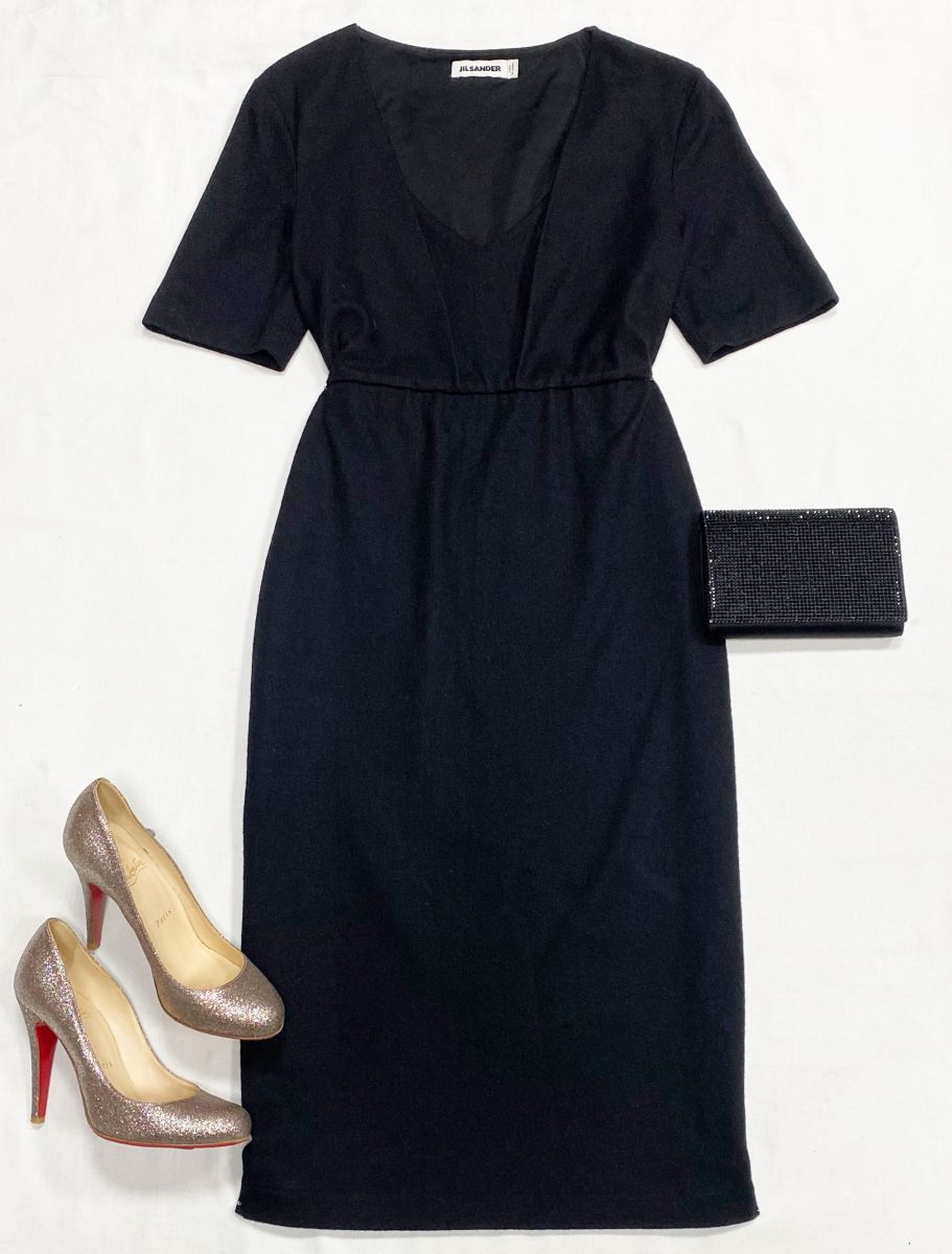 Платье Jil Sander размер 42 цена 7 828 руб
Туфли Louboutin размер 36.5 цена 1 566 руб
Сумочка/ камни/ 