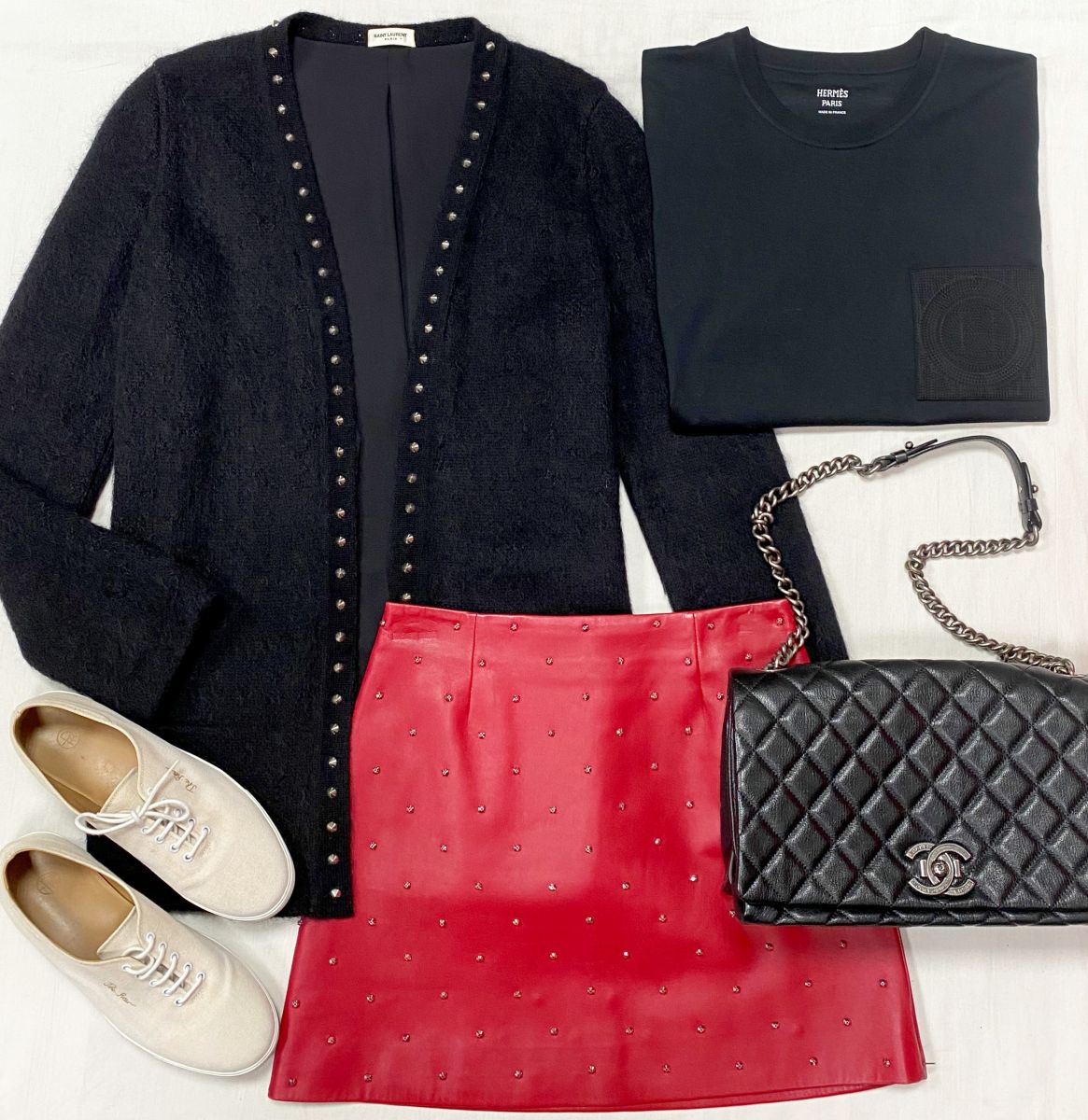 Кардиган / отделка металл / Saint Laurent размер M цена 23 483 руб 
Футболка Hermès размер 40 цена 39 138 руб 
Юбка / кожа / отделка камни / Miu Miu размер 38 цена 31 310 руб 
Кеды The Row размер 38 цена 23 483 руб 
Сумка Chanel