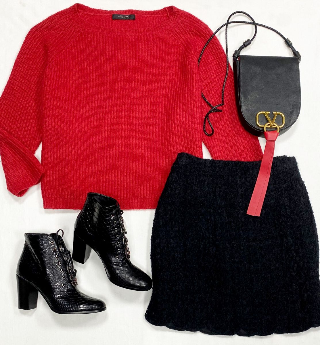 Кофта Weekend/Max Mara размер 42 цена 7 693 руб
Юбка Giam Battista Valli размер 42 цена 6 154 руб
Ботильоны Chanel размер 38 цена 46 155 руб
Сумка Valentino 